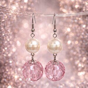 🆕😍Lite Roose Faceted Acrylic & Pearl Earring